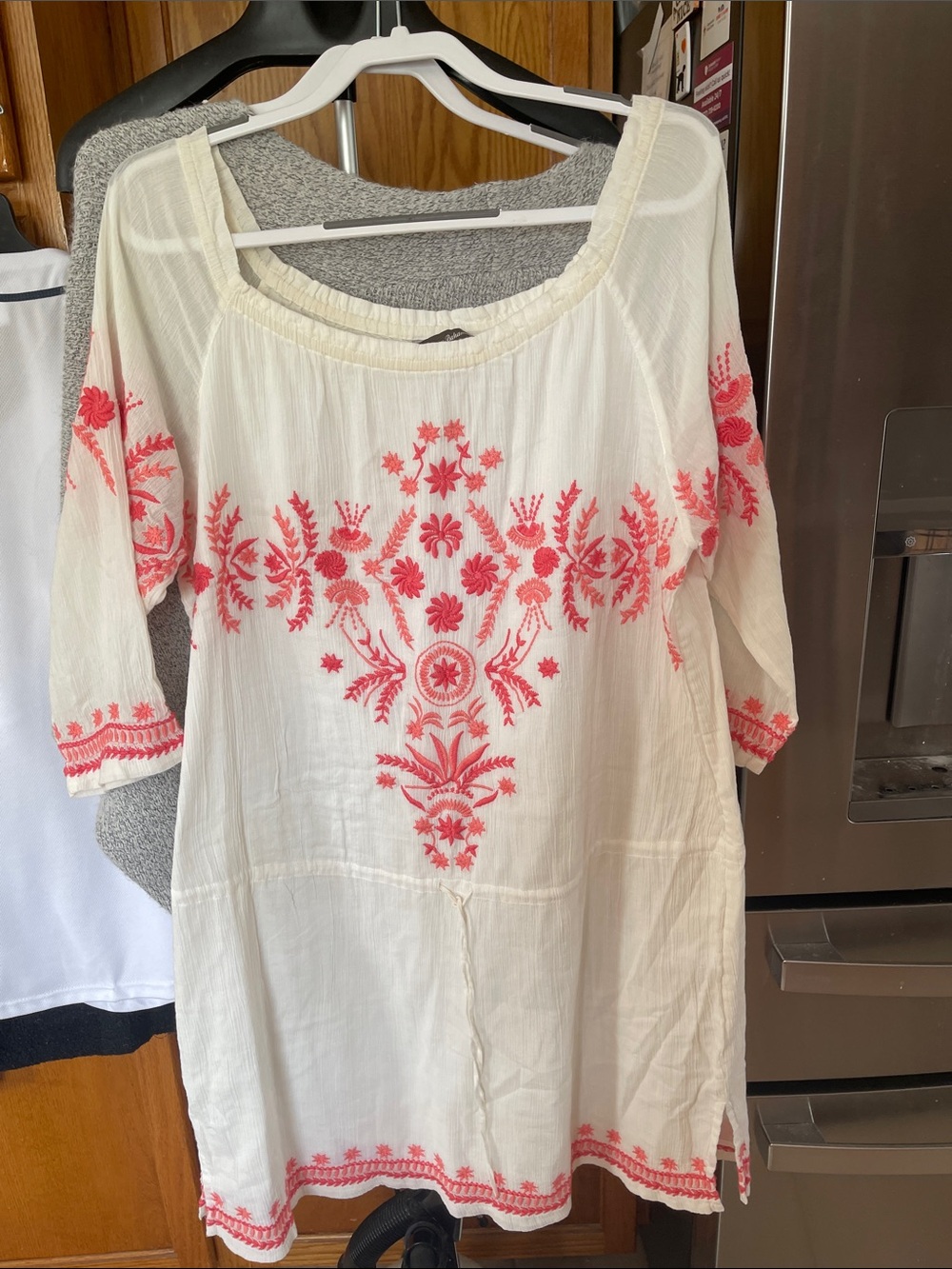 Tommy Bahama White Blouse with Coral Embroidery Accents Large